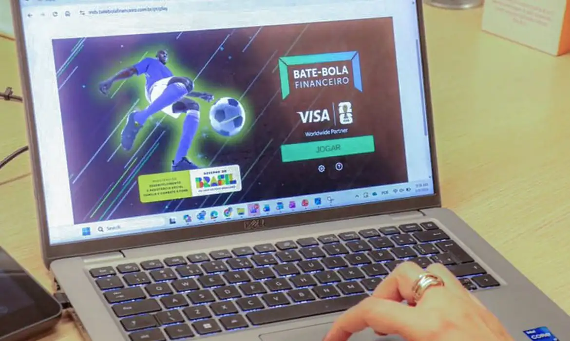 Nova ferramenta do governo do Brasil promove educação financeira a famílias inscritas no CadÚnico